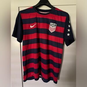 Nike USMNT 2017 Gold Cup Jersey T shirt (USA Medium)